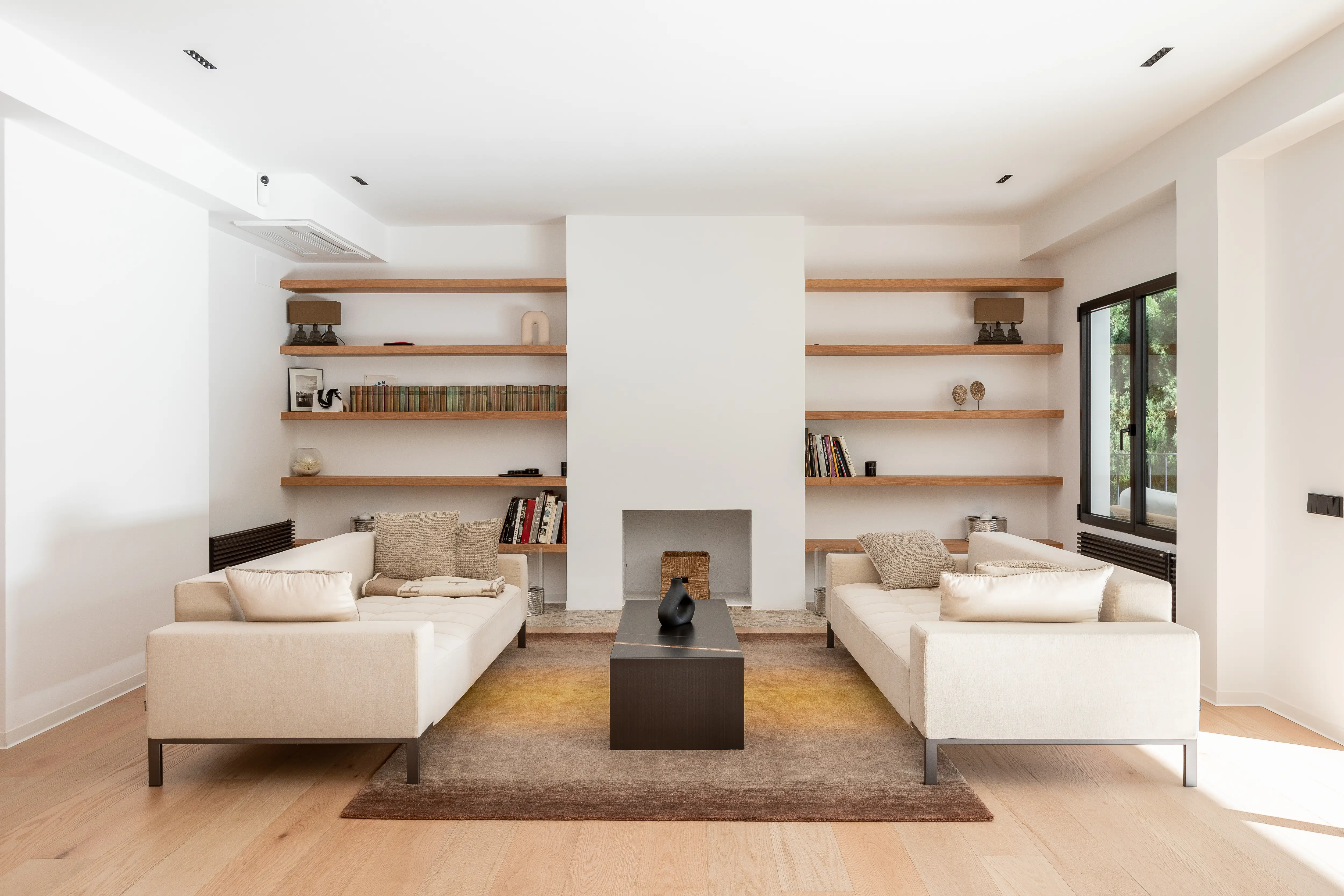 ремонт дома in Валенсия with refined living room материалы and natural light