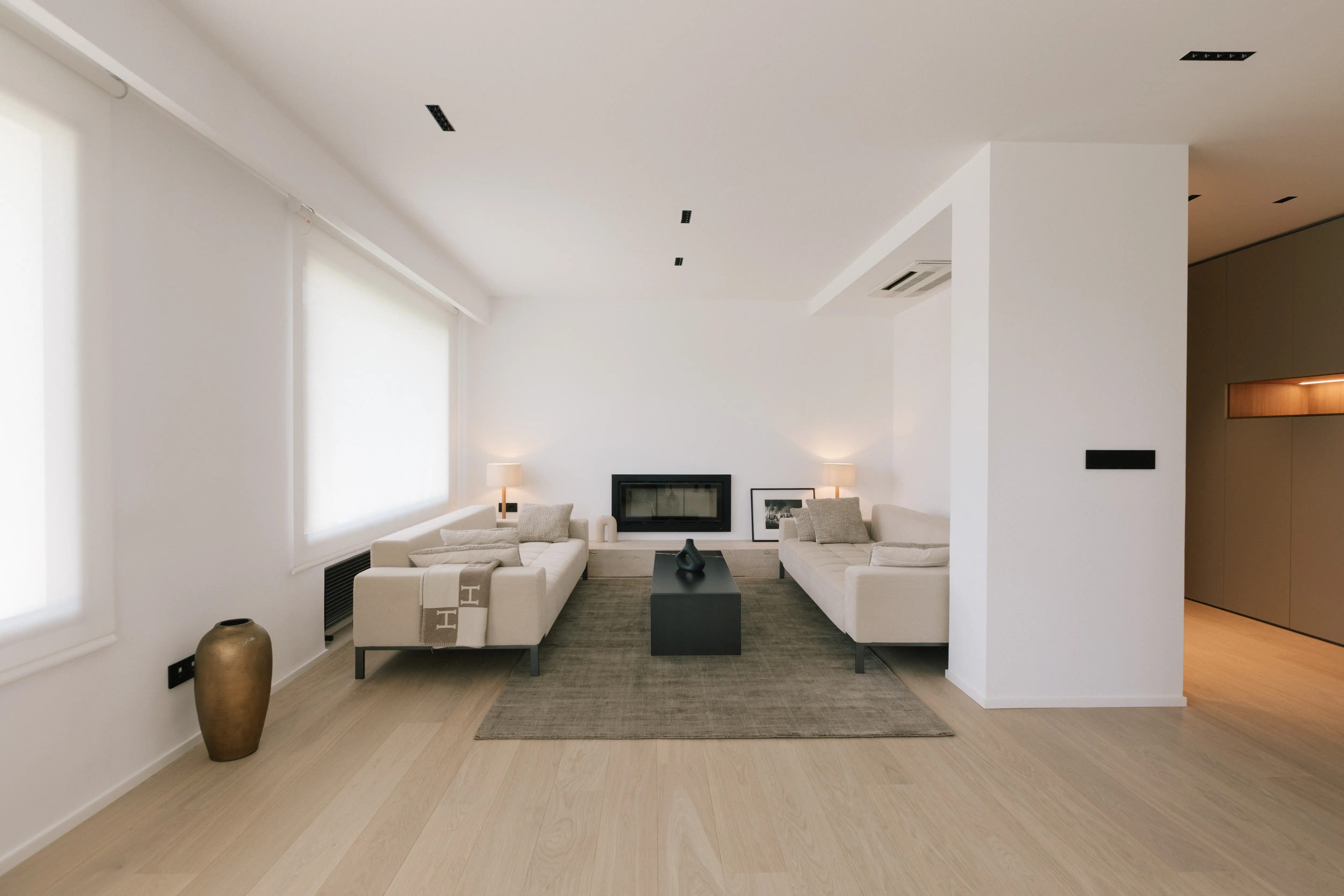 Open-plan living area after ремонт виллы in Campolivar Валенсия image 7